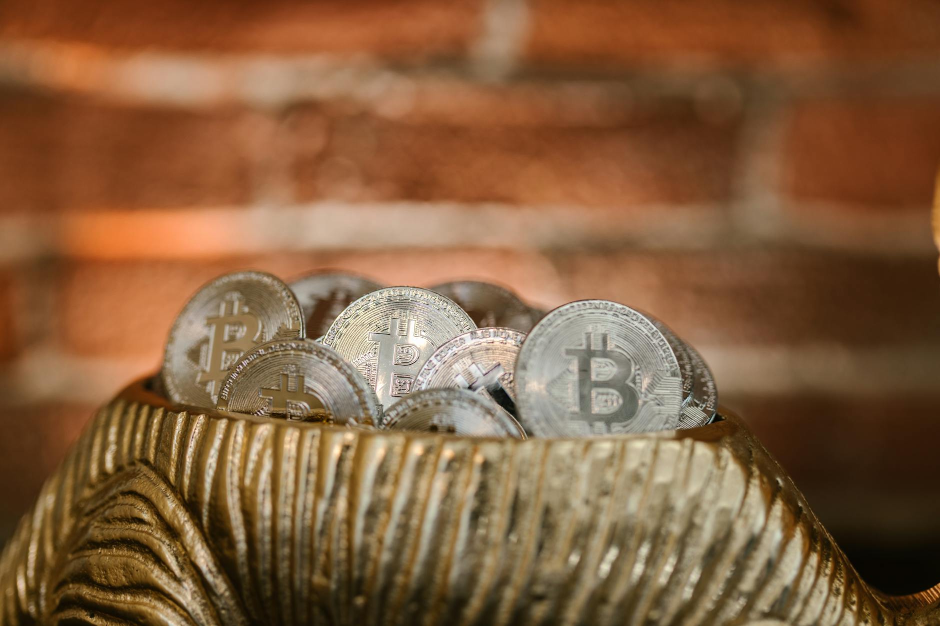 Illustration related to Senate Banking Committee Advances Bipartisan Crypto Regulation Framework with 18-6 Vote